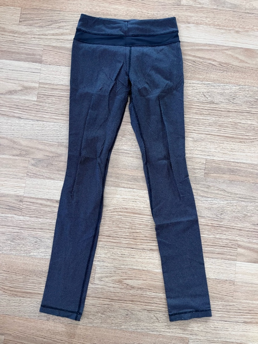 Lululemon Textured Black/Grey Straight Leg Leggings